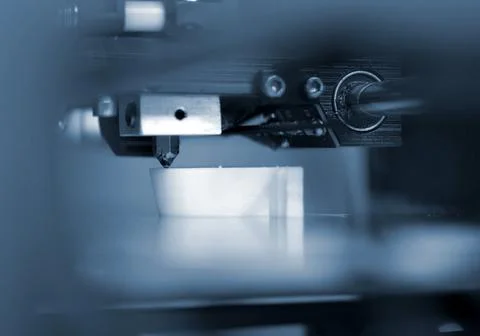 Objects printed by 3d printer. Automatic three dimensional 3d printer performs Foto stock