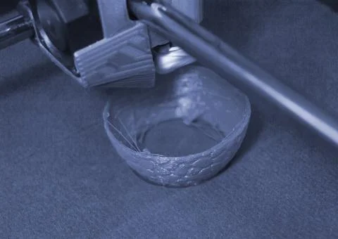 Objects printed by 3d printer. Automatic three dimensional 3d printer Foto stock