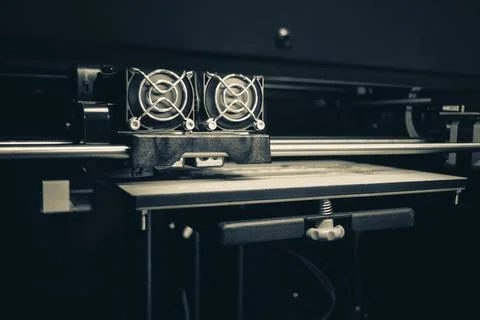 Objects printed by 3d printer. Automatic three dimensional 3d printer Foto stock