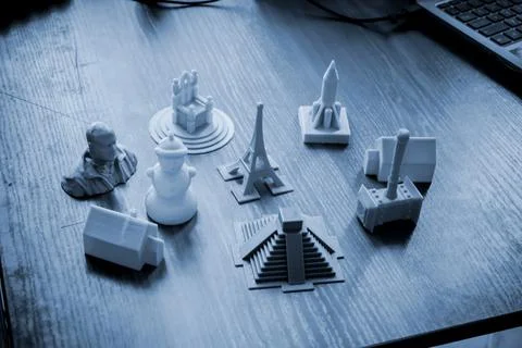 Objects printed by 3d printer close-up. Automatic three dimensional 3d printer Foto stock
