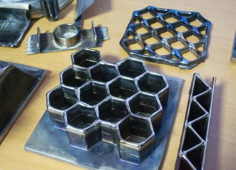 Objects printed with a 3D printer from a filament of molten metal Foto stock