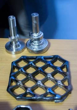 Objects printed with a 3D printer from a filament of molten metal Foto stock