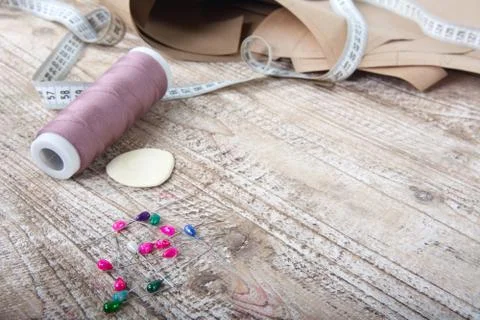 Objects for sewing clothes. Roulette, coil, and patterns on the table Stockfoto's