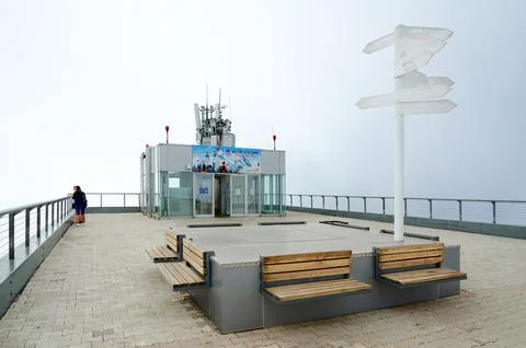 Observation deck on Olympos Teleferik cable car on Mount Tahtali, Turkey Foto stock