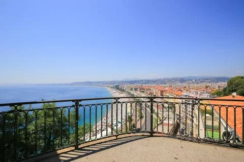 Observation deck with a top view Cote d'Azur beach in French Riviera Foto stock