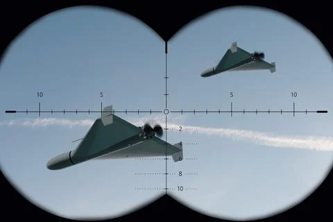Observation optics view of attack drone during flight. Foto stock
