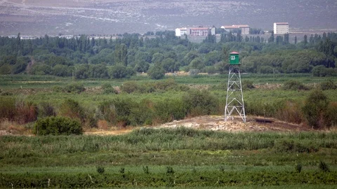 An observation tower at the border between Armenia and Turkey 스톡 동영상 94105800