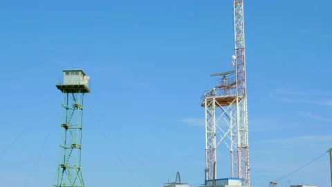 The observation tower stands next to the radar. Video stock 96432508