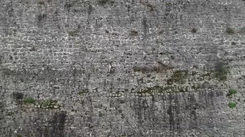 Observing at 360 the inside of the ruins of medieval castle Vídeo Stock 147252337