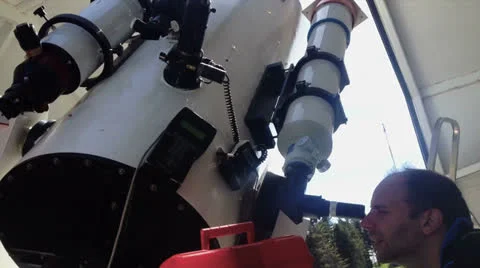 Observing the sky with telescope 動画素材 25828755
