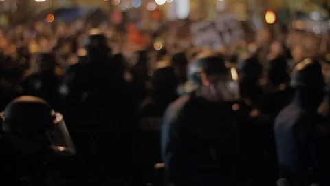 Occupy Portland Protest Protesters 99% March Police Swat Signs Political 1% Vídeo Stock 128981453