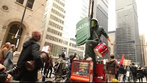 "Occupy Toronto" movement march. Vídeos de archivo 8908460