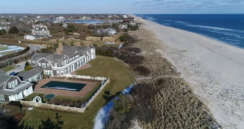 Ocean and bay framing a Hamptons beachfront property Stock-Footage 85455580