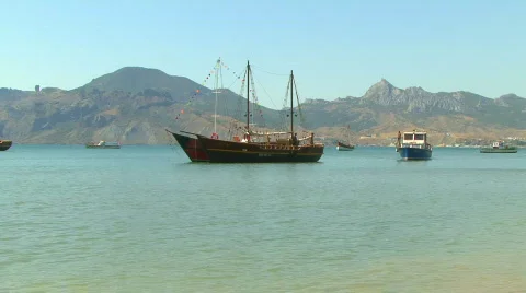 Ocean bay with ship Stockbeeldmateriaal 574308