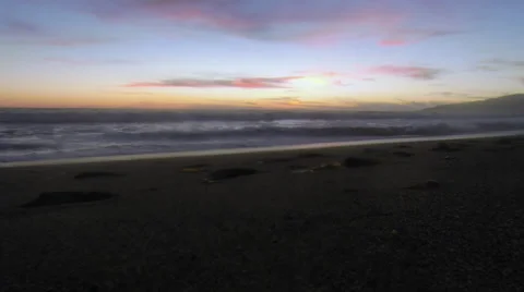 Ocean beach and waves at dusk Vídeo Stock 36126953