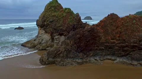 Ocean beach on a windy, cloudy  mourning with many waves Stock Footage 52134581
