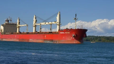 Ocean Bound Ship on River Close Up Vidéo 95170773