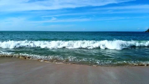 The ocean is calm and the sky is blue Видео 292977302