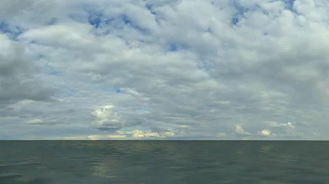 Ocean cruising Stock-Footage 35051040