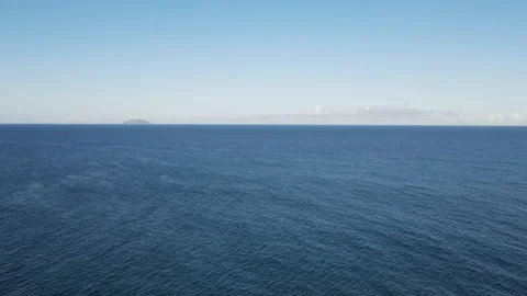 Ocean with distant Island 库存影片 171177786