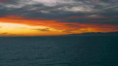 Ocean during sunset color graded 4K Stockbeeldmateriaal 170801328