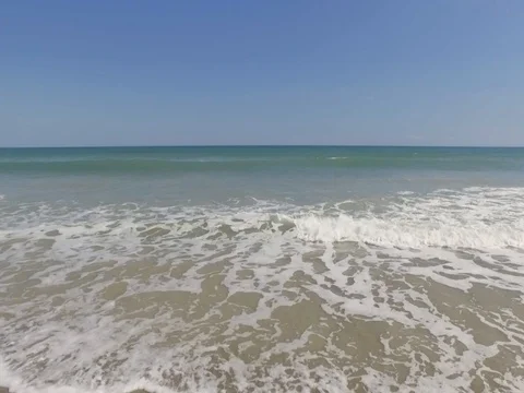 Ocean Fly out 動画素材 77450526