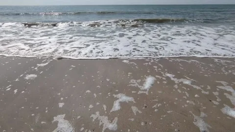 Ocean hitting the beach Vidéo 175533180