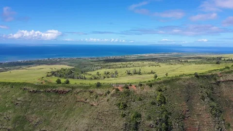 Ocean horizon beyond a canyon edge in west Kauai, Hawaii Vídeos de archivo 96045933