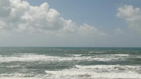 Ocean with incoming Waves Stock-Footage 11240154