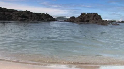 Ocean laps Video stock 9517167