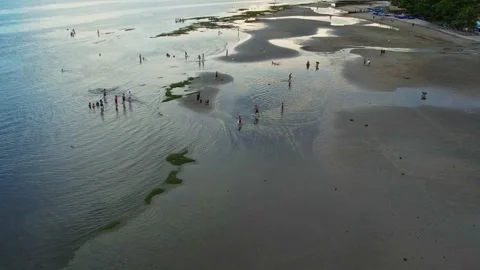 Ocean low tide on a tropical sunset island 库存影片 243765974