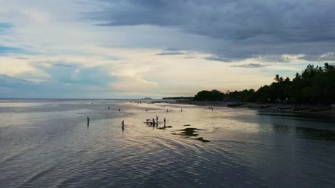 Ocean low tide on a tropical sunset island 库存影片 243766378