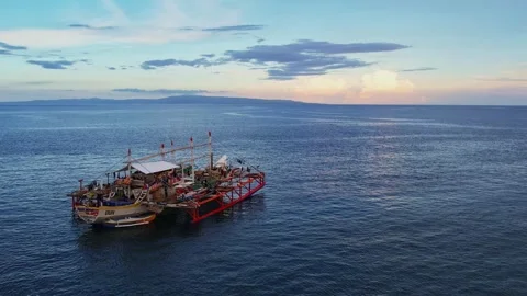 Ocean low tide on a tropical sunset island 库存影片 243766404