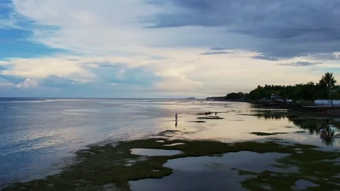 Ocean low tide on a tropical sunset island 库存影片 243766544