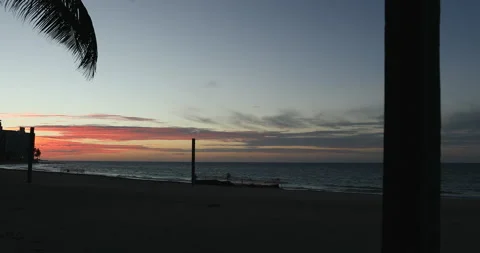 Ocean Park empty because of the lockdown due to the Corona Virus in Puerto Rico. Vídeo Stock 136753806