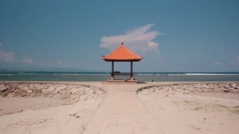 Ocean pavilion and sandy path , Sunar Beach, Bali 库存影片 336515031