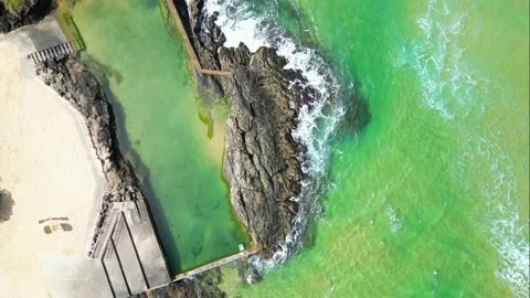 Ocean Pool With Birds Vídeos de archivo 239033693