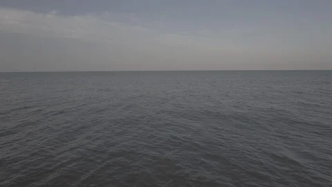 Ocean Pull to Crashing Waves Drone D-Log 库存影片 89922834