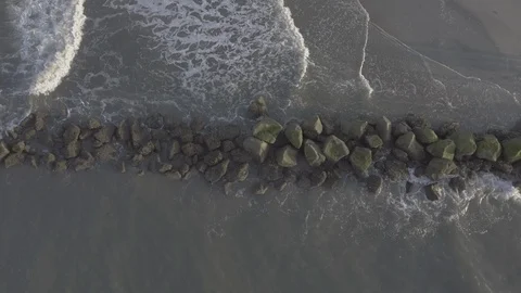 Ocean Rocks Crashing Waves Slide Drone D-Log 库存影片 89922696