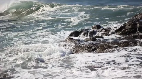 Ocean on Rocks 库存影片 954209
