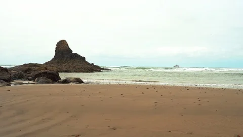 Ocean with rocks view in Oregon Stock-Footage 108533111