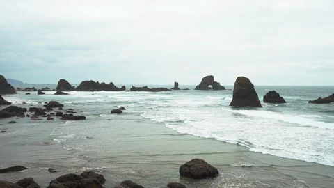 Ocean with rocks view in Oregon Stock-Footage 109059578