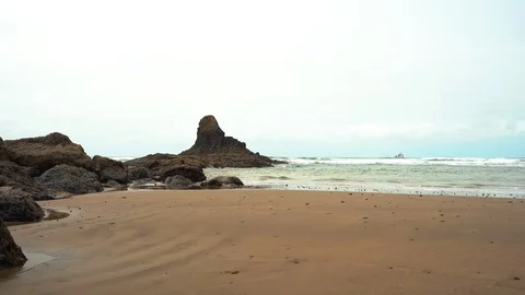 Ocean with rocks view in Oregon Stock-Footage 109059589