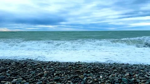 The ocean is rough and the waves are crashing against the rocks 스톡 동영상 270364869