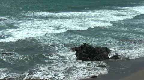 Ocean Shot of waves breaking over rocks Stock-Footage 11293220