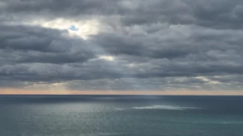 Ocean sky horizon, dramatic sun rays pie... | Stock Video | Pond5