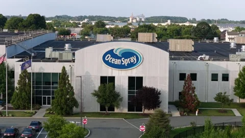 Ocean Spray branded facility stands amid industrial park in Allentown 库存影片 340968420
