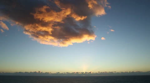 OCEAN SUNSET CLOUD PINK LIGHT; NEGATIVE SPACE Stock Footage 59071272