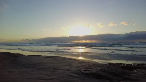 Ocean Sunset that moves behind the clouds Stock-Footage 162977673