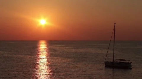 Ocean sunset yacht  Vídeos de archivo 79031547